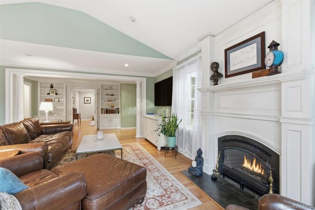 30 Lawrence Lane, Bay Shore, NY 11706