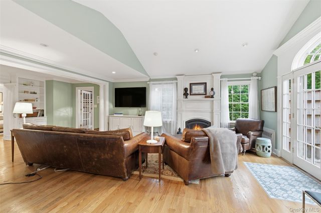 30 Lawrence Lane, Bay Shore, NY 11706