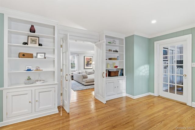 30 Lawrence Lane, Bay Shore, NY 11706