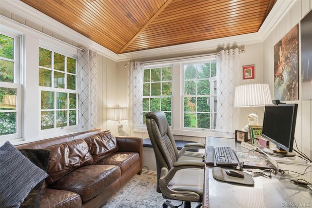 30 Lawrence Lane, Bay Shore, NY 11706