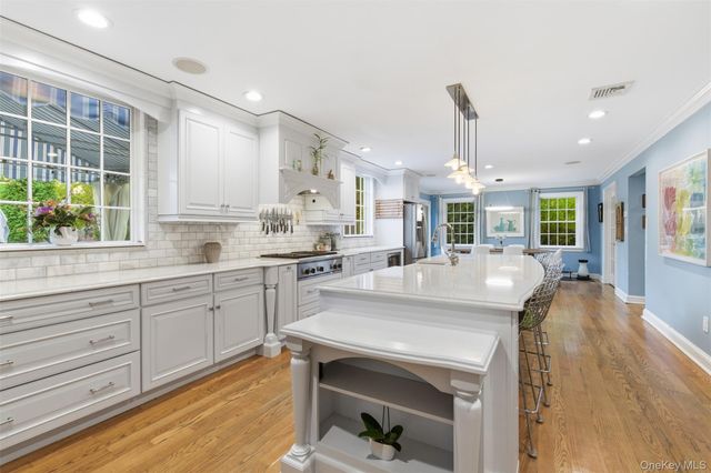 30 Lawrence Lane, Bay Shore, NY 11706