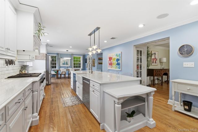 30 Lawrence Lane, Bay Shore, NY 11706