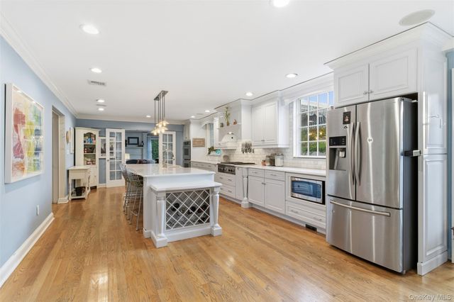 30 Lawrence Lane, Bay Shore, NY 11706