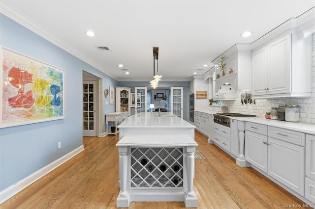 30 Lawrence Lane, Bay Shore, NY 11706