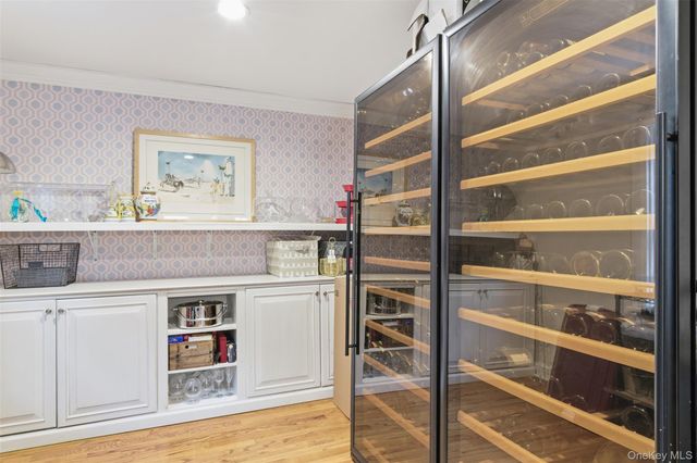 30 Lawrence Lane, Bay Shore, NY 11706