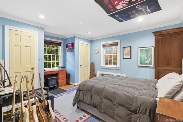 30 Lawrence Lane, Bay Shore, NY 11706