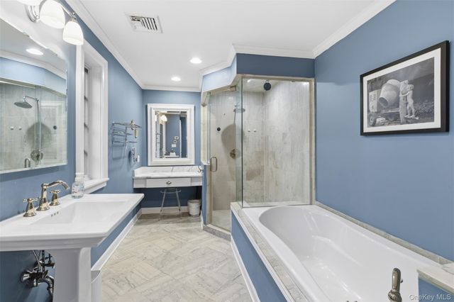 30 Lawrence Lane, Bay Shore, NY 11706