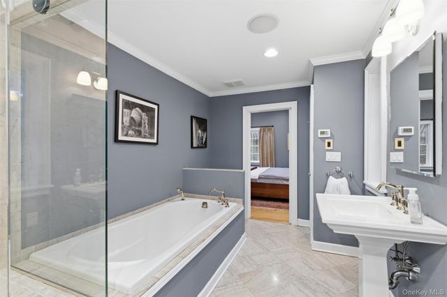 30 Lawrence Lane, Bay Shore, NY 11706