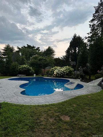 30 Lawrence Lane, Bay Shore, NY 11706