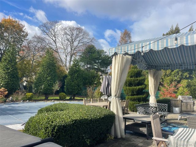 30 Lawrence Lane, Bay Shore, NY 11706