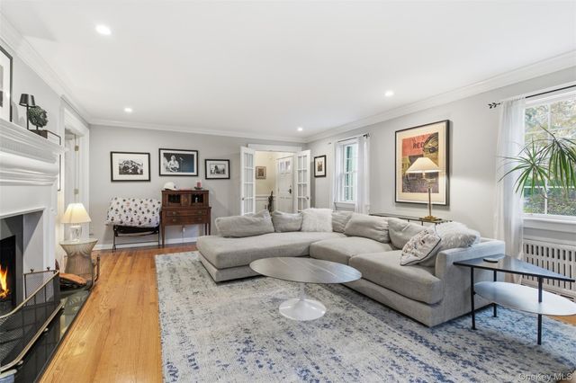 30 Lawrence Lane, Bay Shore, NY 11706