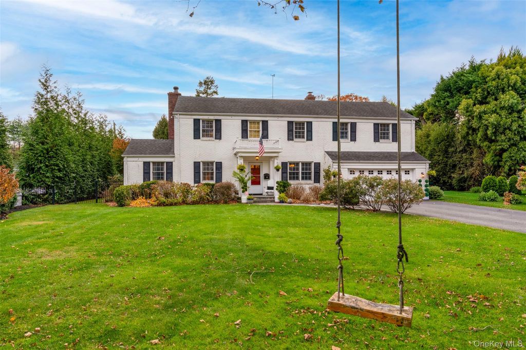 30 Lawrence Lane, Bay Shore, NY 11706