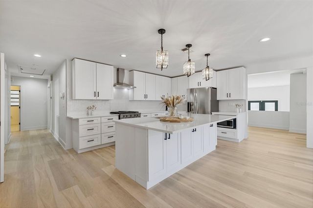 3406 W SWANN AVENUE, Tampa, FL 33609