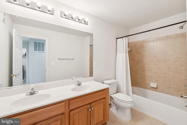 2415 RAINSWOOD LN, Woodbridge, VA 22191
