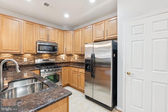 2415 RAINSWOOD LN, Woodbridge, VA 22191