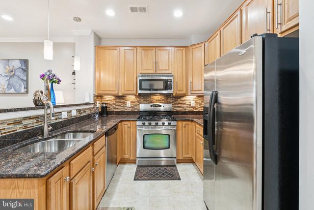 2415 RAINSWOOD LN, Woodbridge, VA 22191