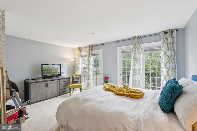2415 RAINSWOOD LN, Woodbridge, VA 22191