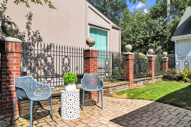 655 Chester Street, Birmingham, MI 48009