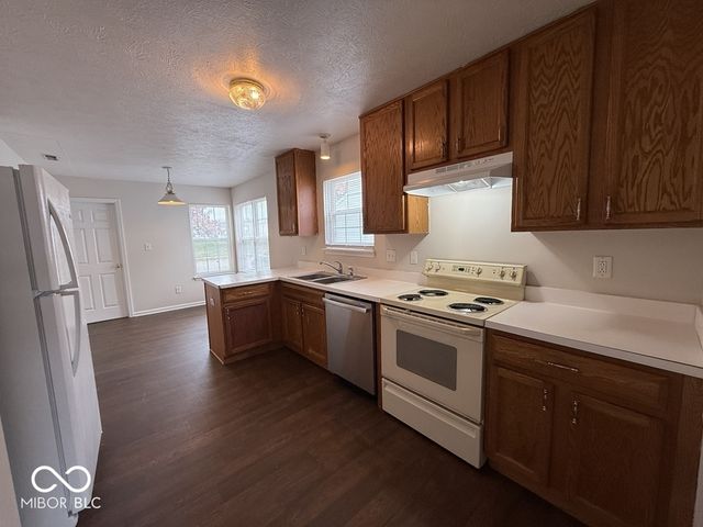 7202 Parklake Circle, Indianapolis, IN 46217