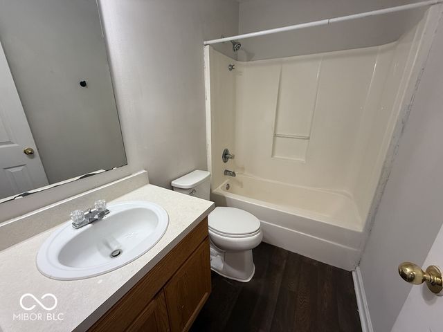 7202 Parklake Circle, Indianapolis, IN 46217