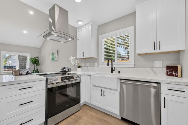 2296 Grove Ave, Sacramento, CA 95815