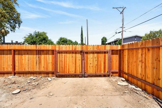 2296 Grove Ave, Sacramento, CA 95815