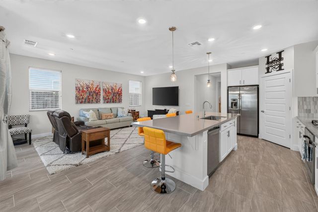 2073 Earthlight Ln, Roseville, CA 95747