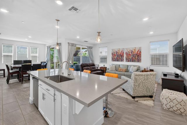 2073 Earthlight Ln, Roseville, CA 95747