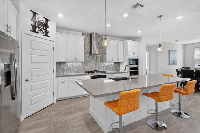 2073 Earthlight Ln, Roseville, CA 95747