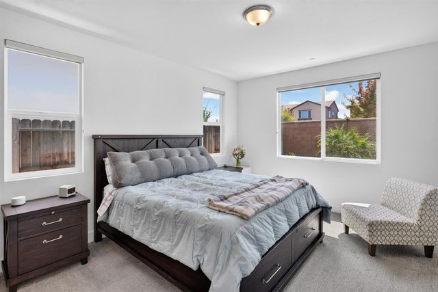 2073 Earthlight Ln, Roseville, CA 95747