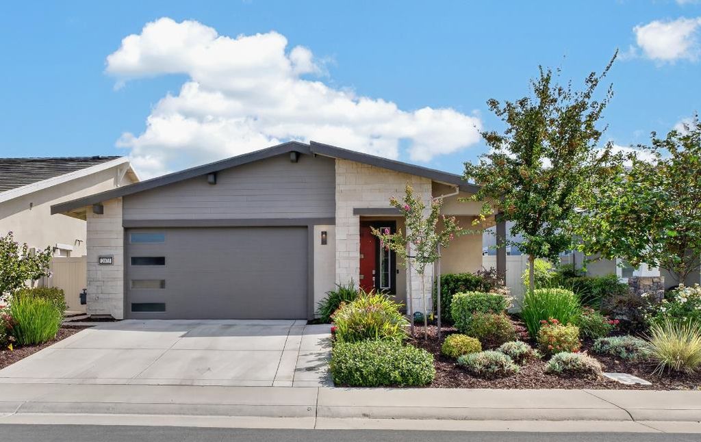 2073 Earthlight Ln, Roseville, CA 95747