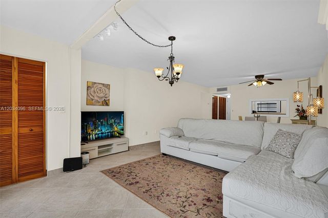 10825 SW 112th Ave 216, Miami, FL 33176