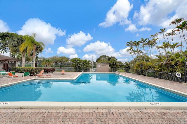 10825 SW 112th Ave 216, Miami, FL 33176