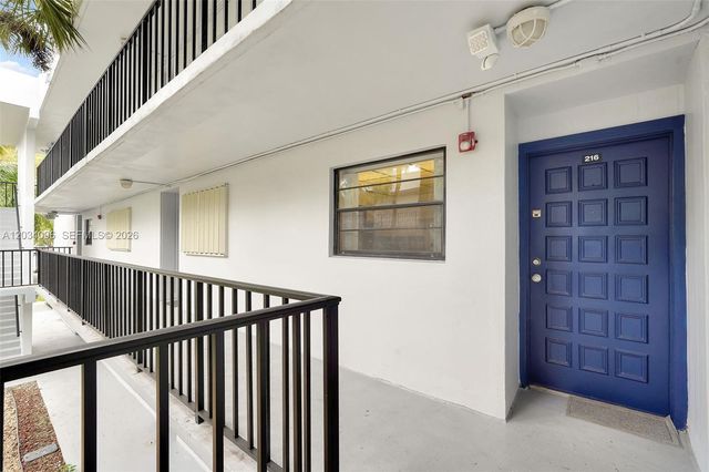 10825 SW 112th Ave 216, Miami, FL 33176