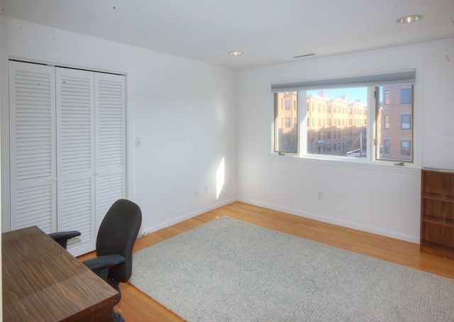 1 Lancaster Street 9, Cambridge, MA 02140