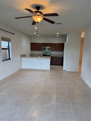 737 SE 37th Place, Homestead, FL 33033