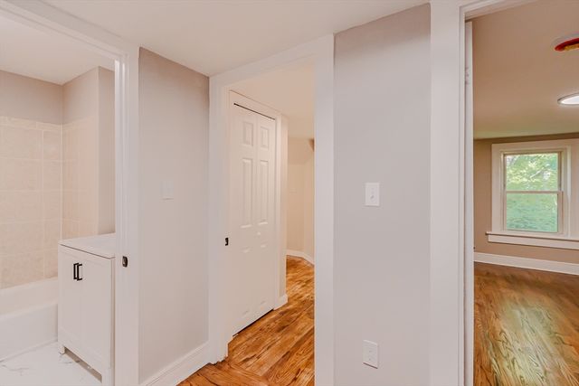51 School St 3, Upton, MA 01568