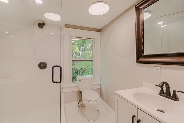 51 School St 3, Upton, MA 01568