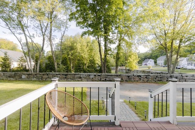51 School St 3, Upton, MA 01568