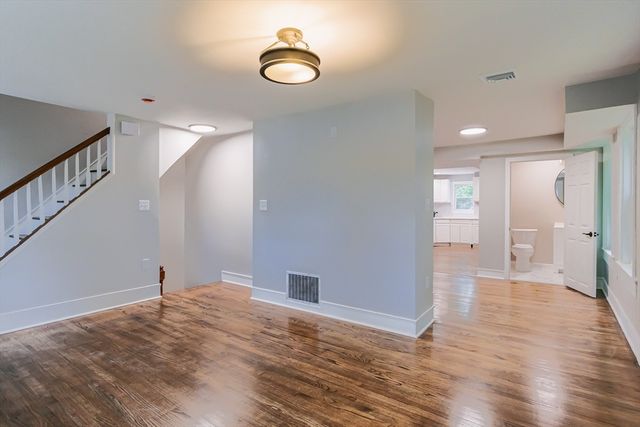 51 School St 3, Upton, MA 01568