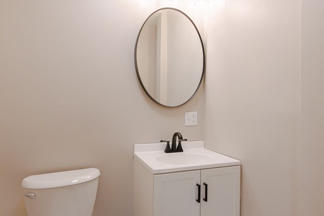 51 School St 3, Upton, MA 01568