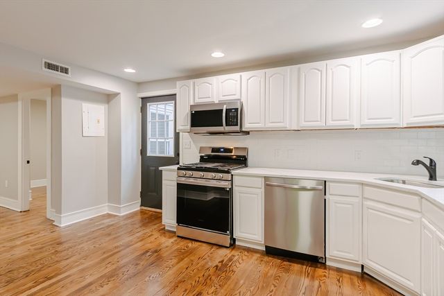 51 School St 3, Upton, MA 01568