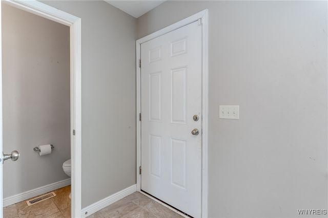 5784 Willow Creek Lane, Cambria, NY 14132