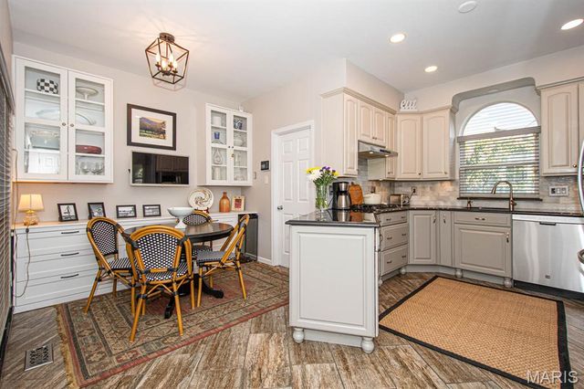4147 Westminster Place, St Louis, MO 63108