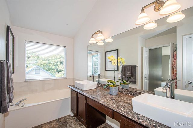 4147 Westminster Place, St Louis, MO 63108