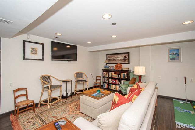 4147 Westminster Place, St Louis, MO 63108