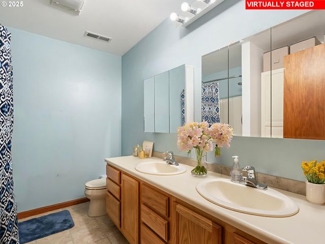 19791 Ne SUNNYCREST Rd, Newberg, OR 97132