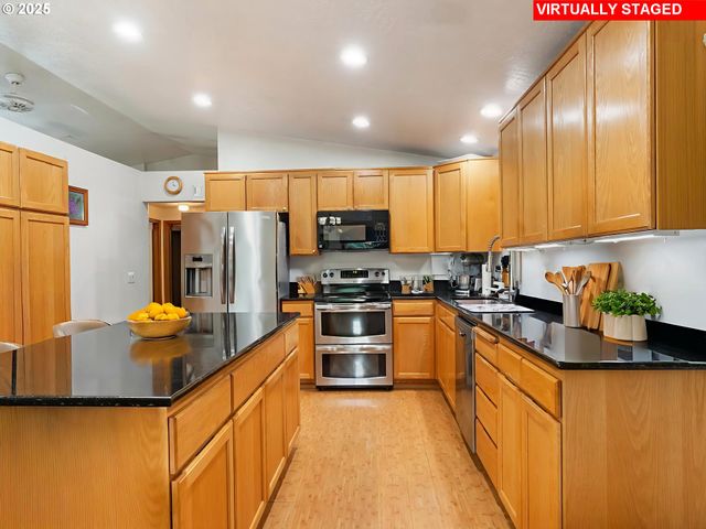 19791 Ne SUNNYCREST Rd, Newberg, OR 97132