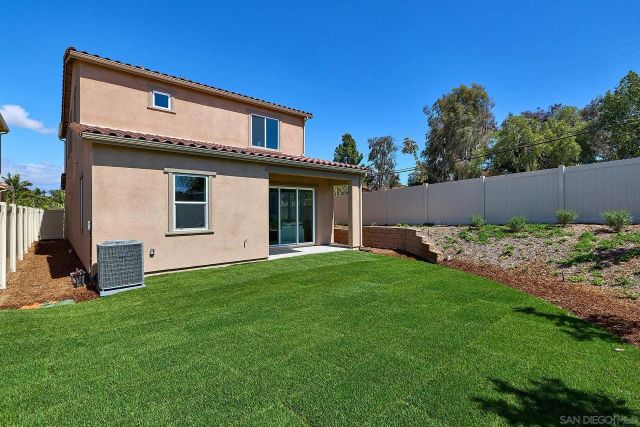 789 Michael Ct, Vista, CA 92081