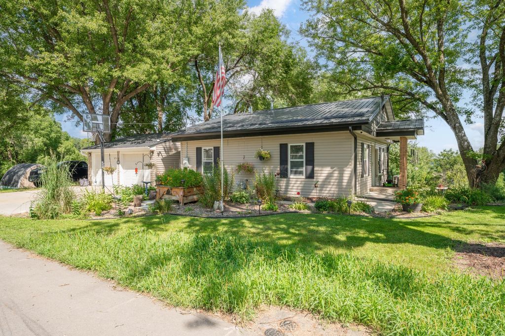 10 9th Avenue NW, Oronoco, MN 55960
